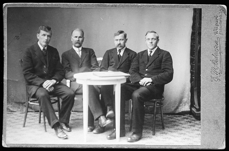Чиновники муниципалитета Пюхаярви: Вильхо Тойвиайнен, Эско Оранен, Микко Лаппалайнен и Матти Вискари